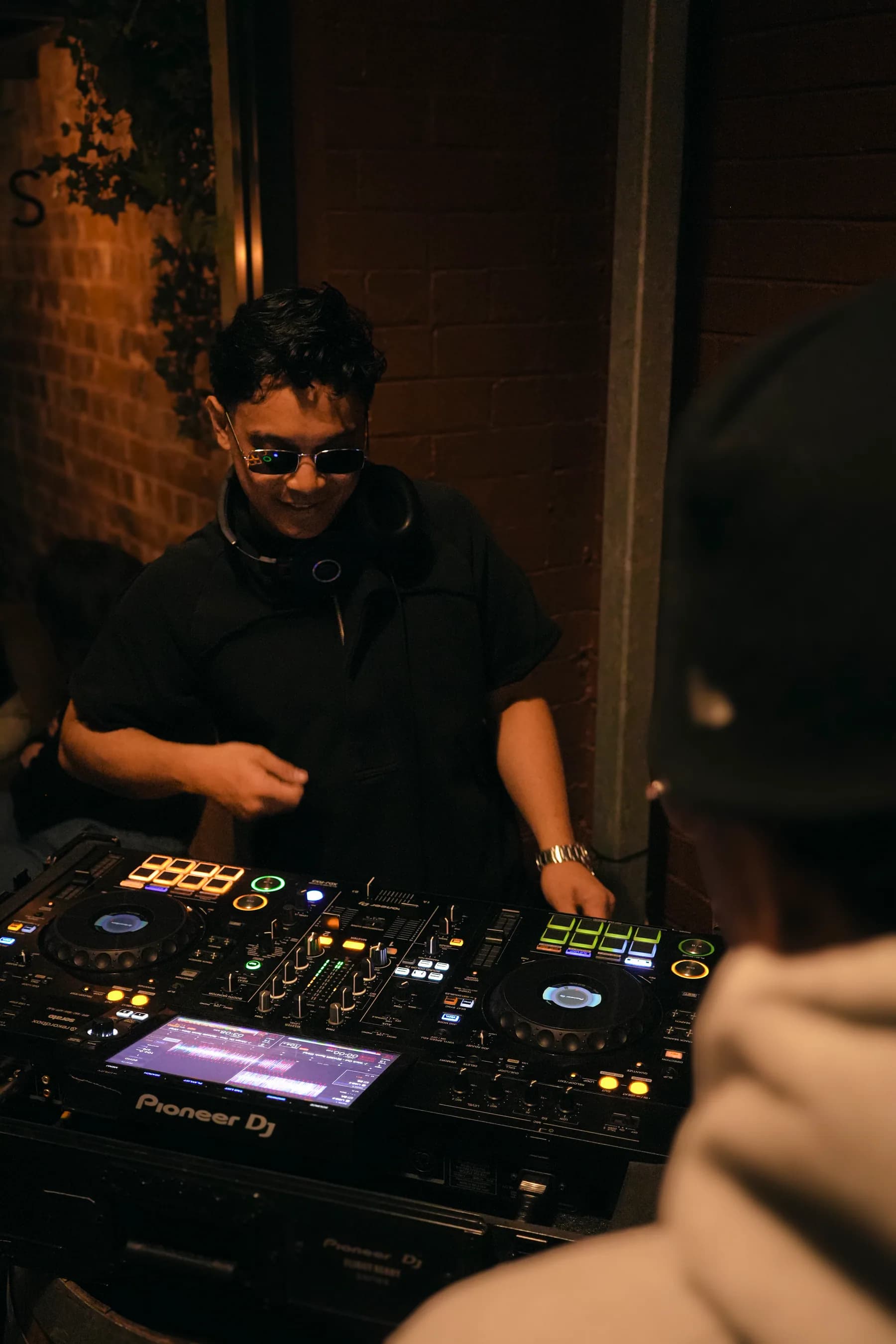 Sikuya at the decks during a warm venue set