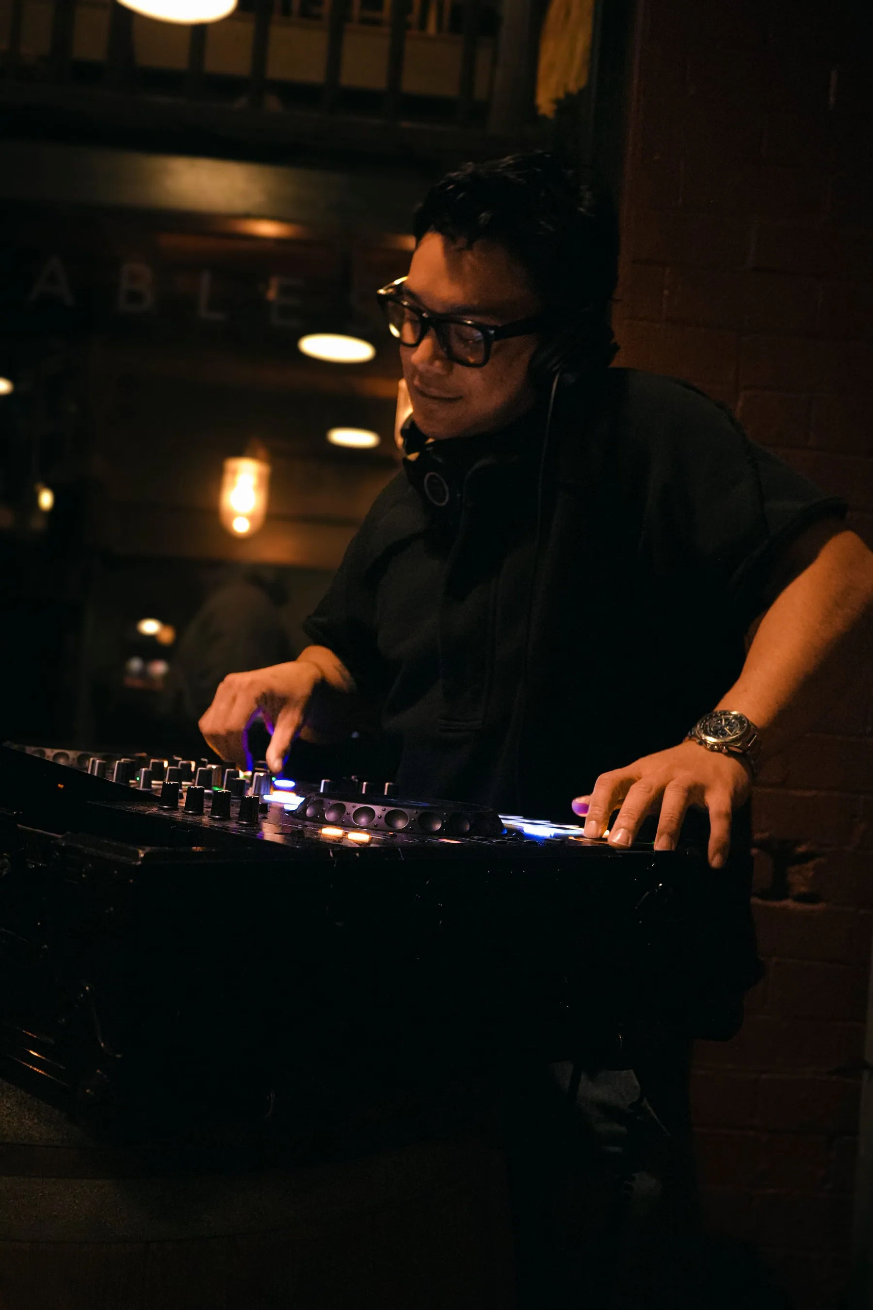 Sikuya DJing in the room