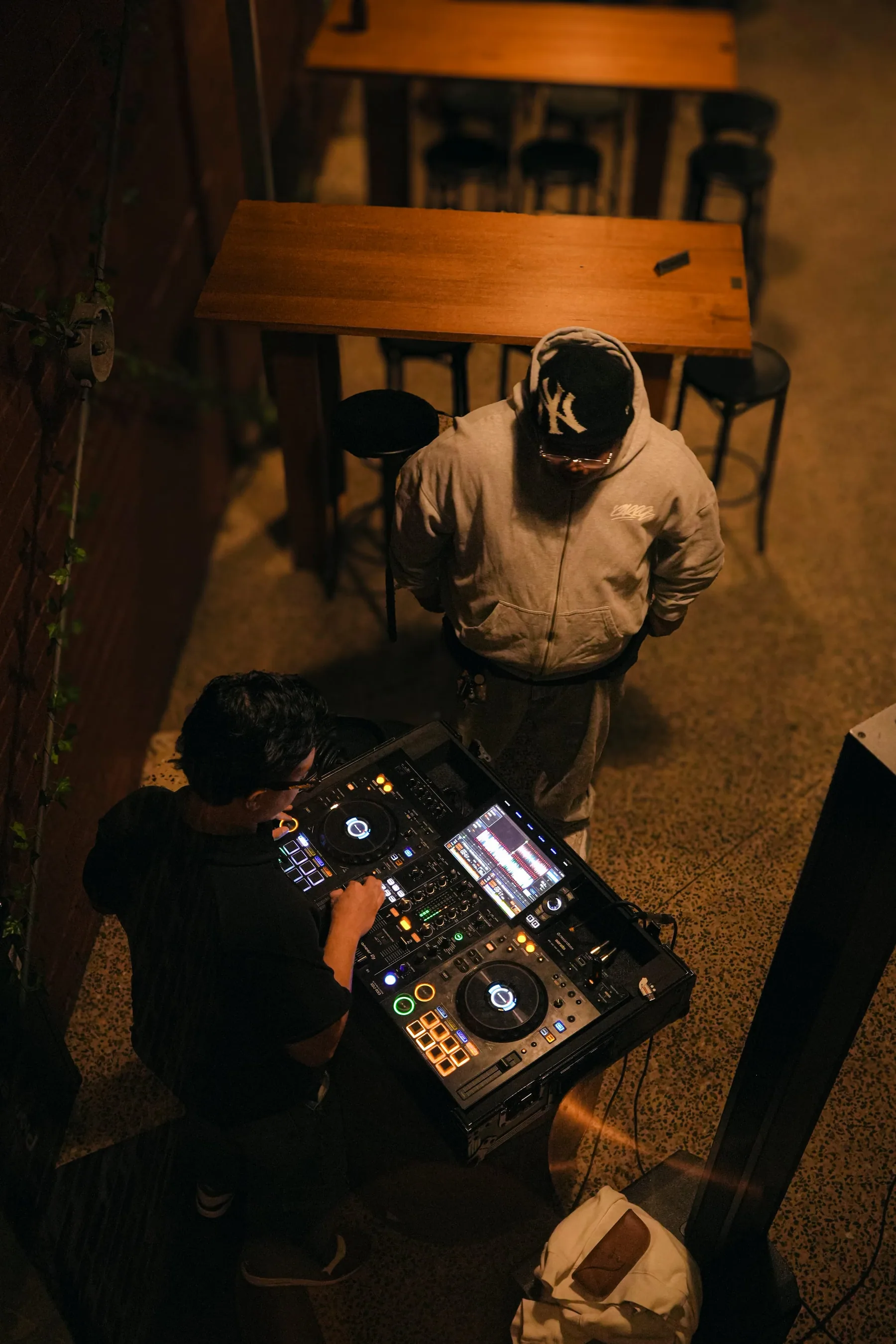 Sikuya room setup from above