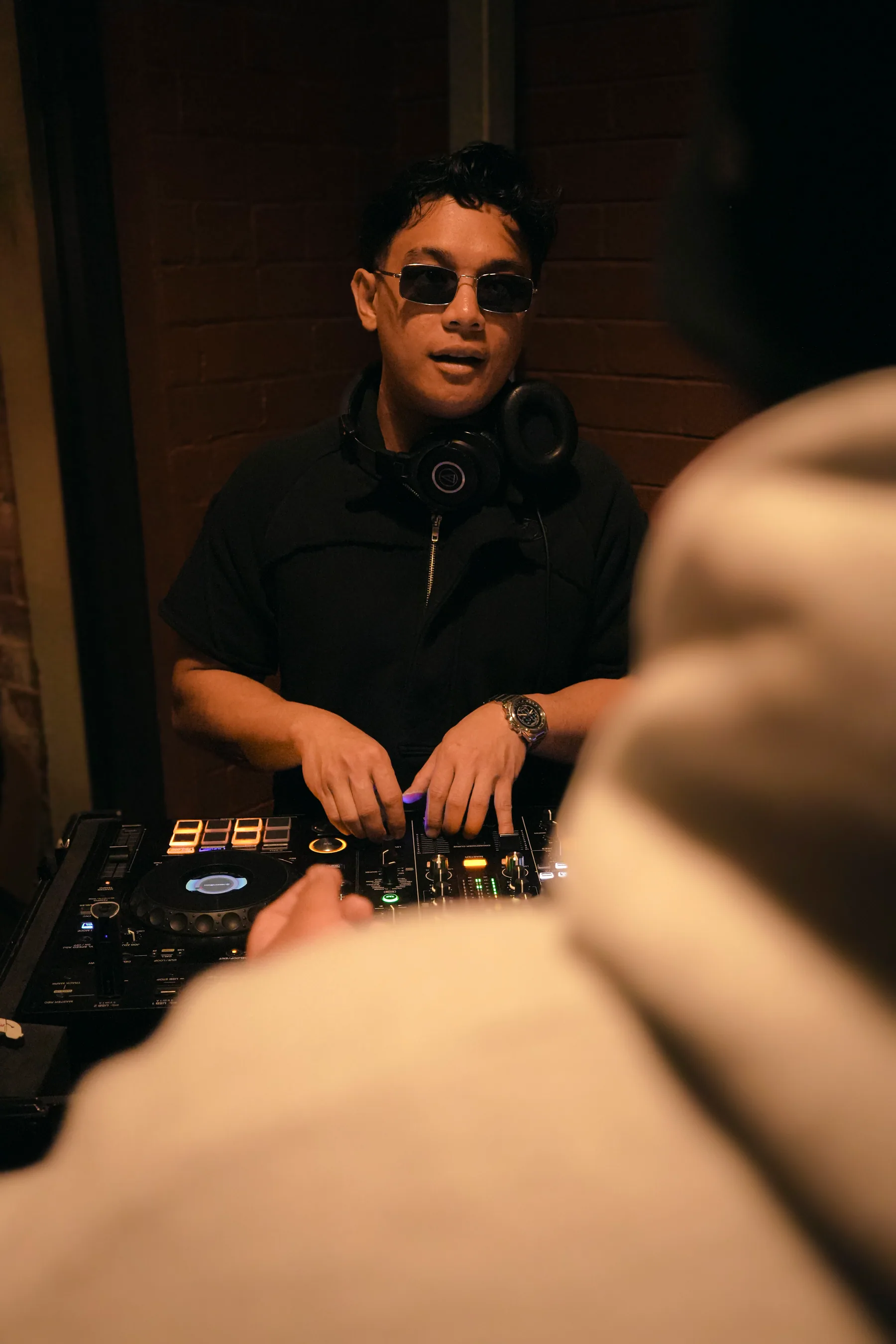 Sikuya at a room set 04