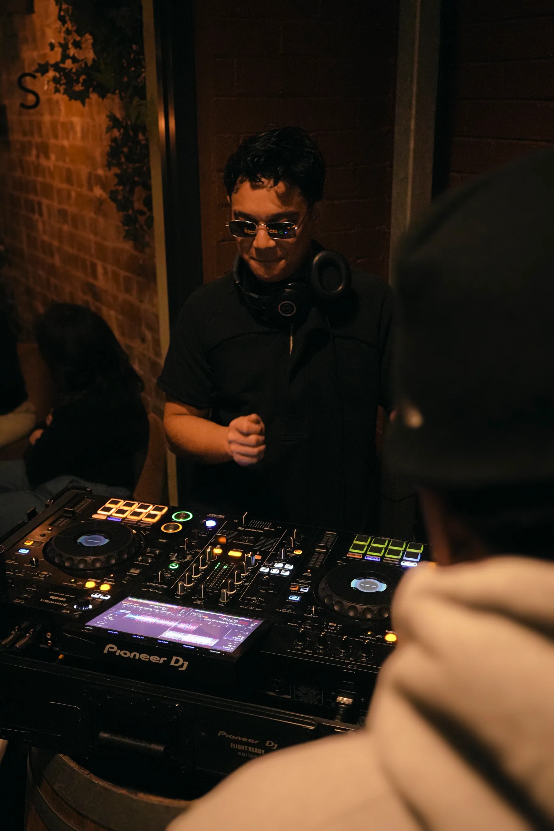 Sikuya at a room set 05