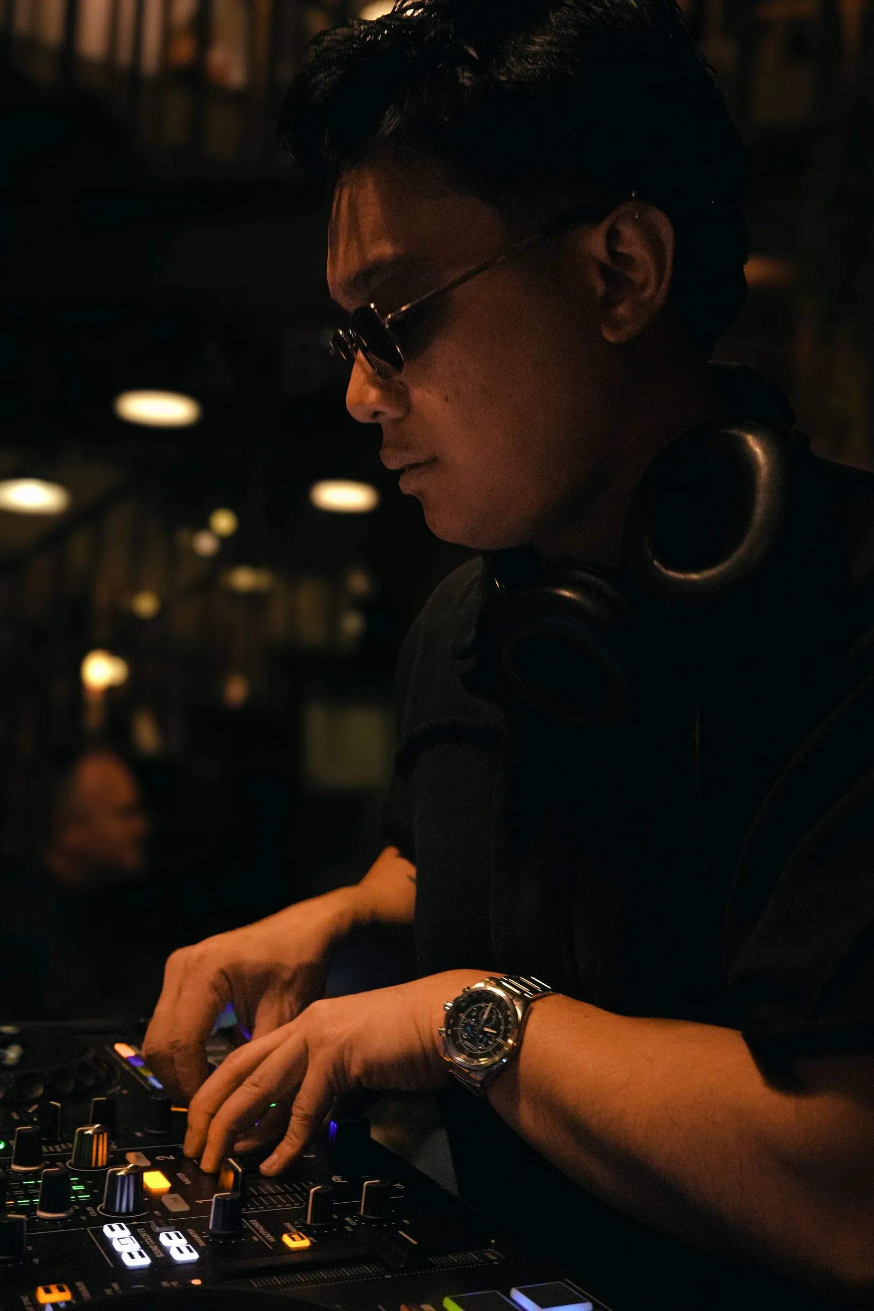 Sikuya at a room set 10