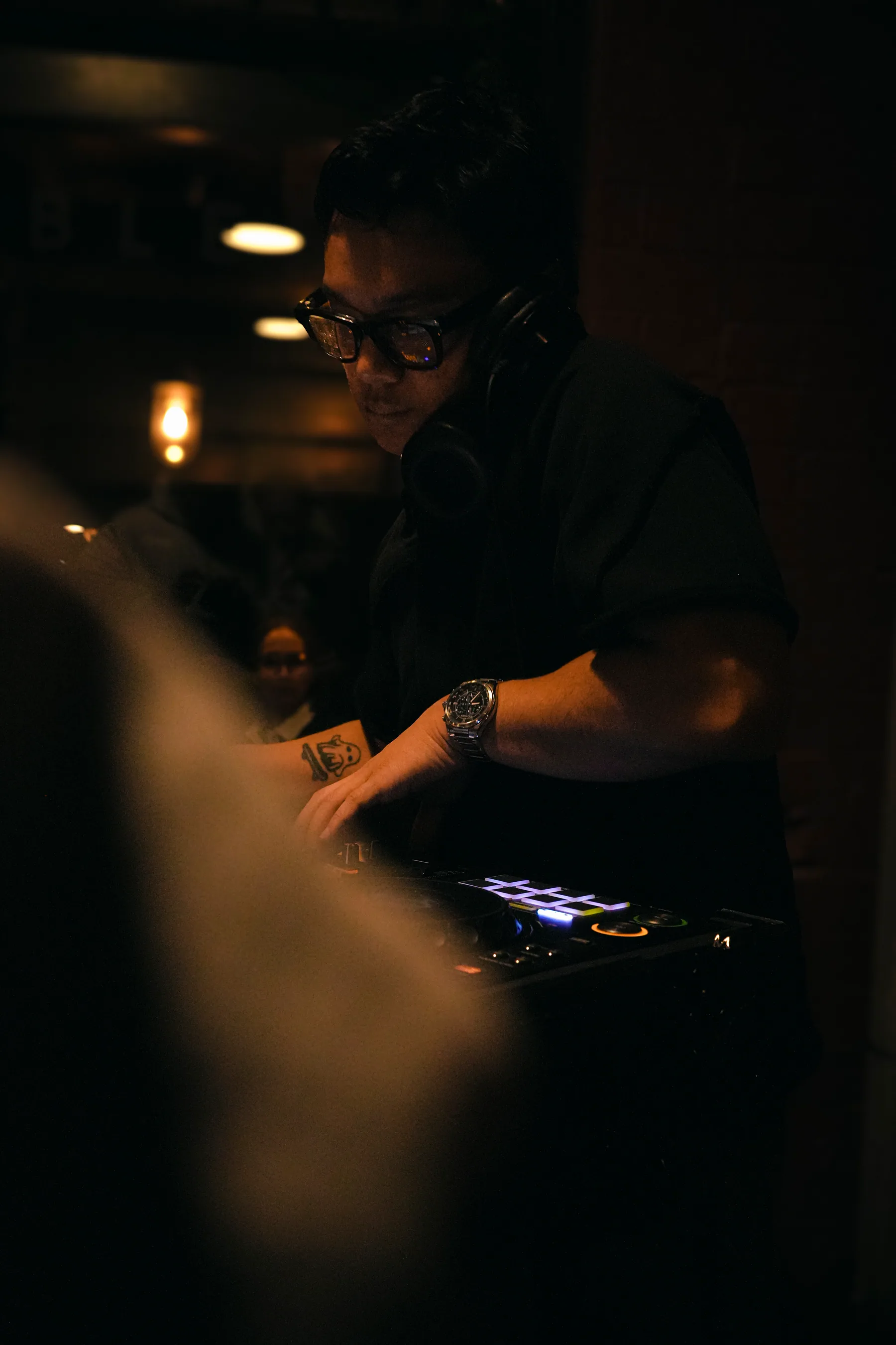 Sikuya at a room set 14