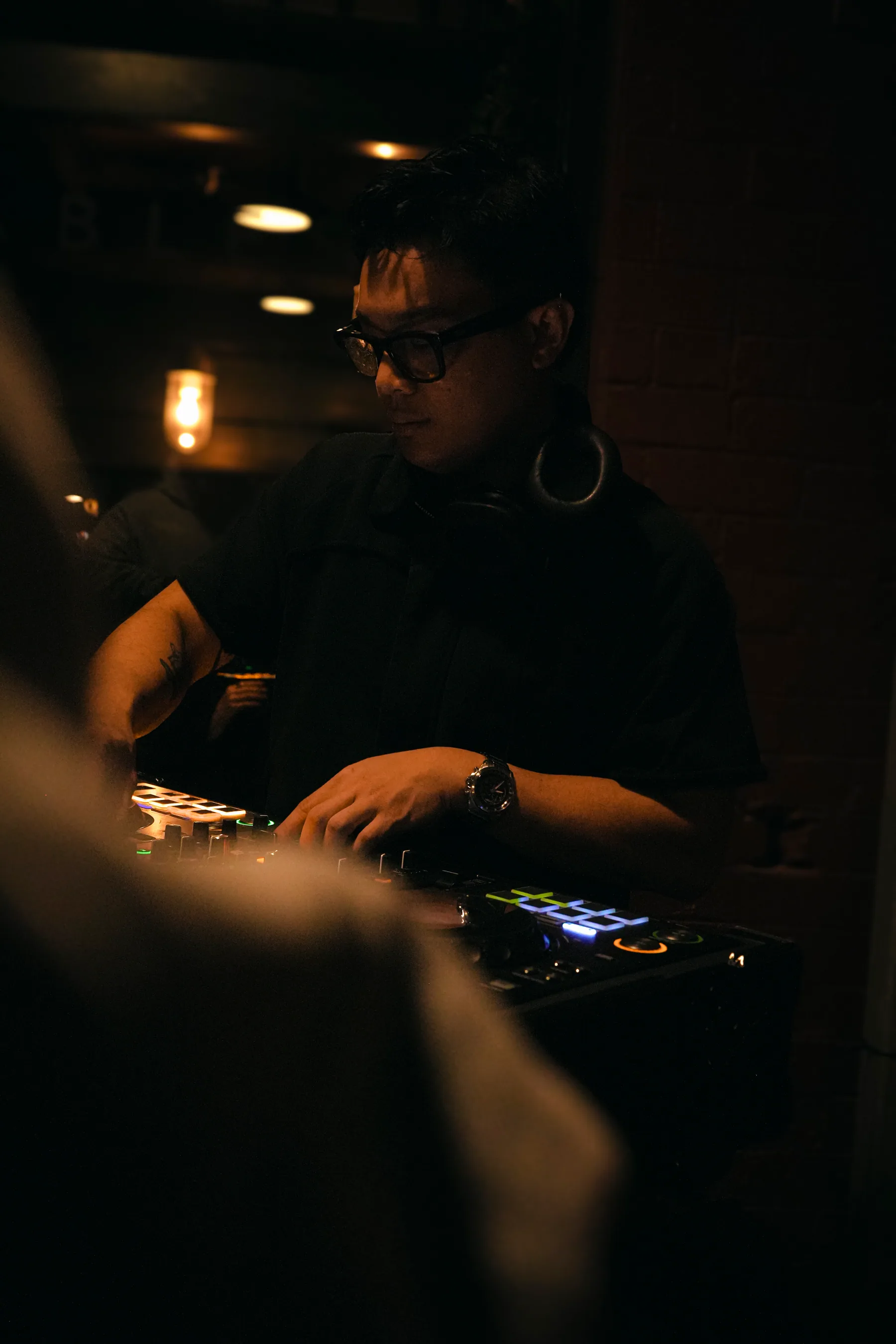 Sikuya at a room set 15
